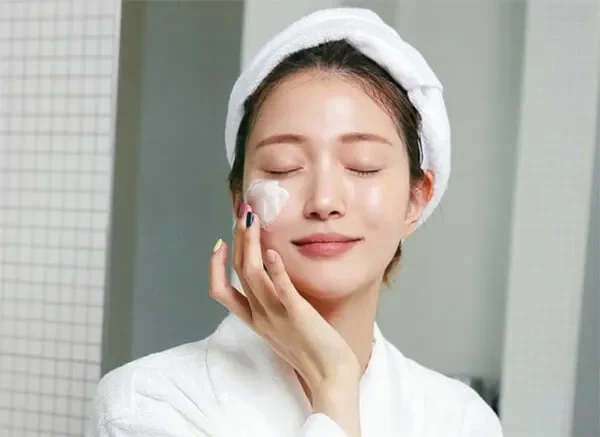 "Giải Mã" Tầm Quan Trọng Của Việc Dưỡng Ẩm và Chống Nắng Vào Ban Ngày